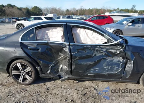 2024 Mercedes-Benz C 300 z USA, uszkodzony, nr VIN W1KAF4GB4RR173021